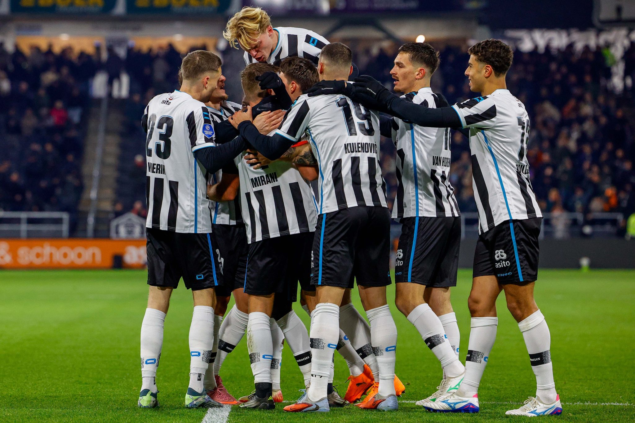 Vier op een rij: Heracles Almelo wint van Go Ahead Eagles
