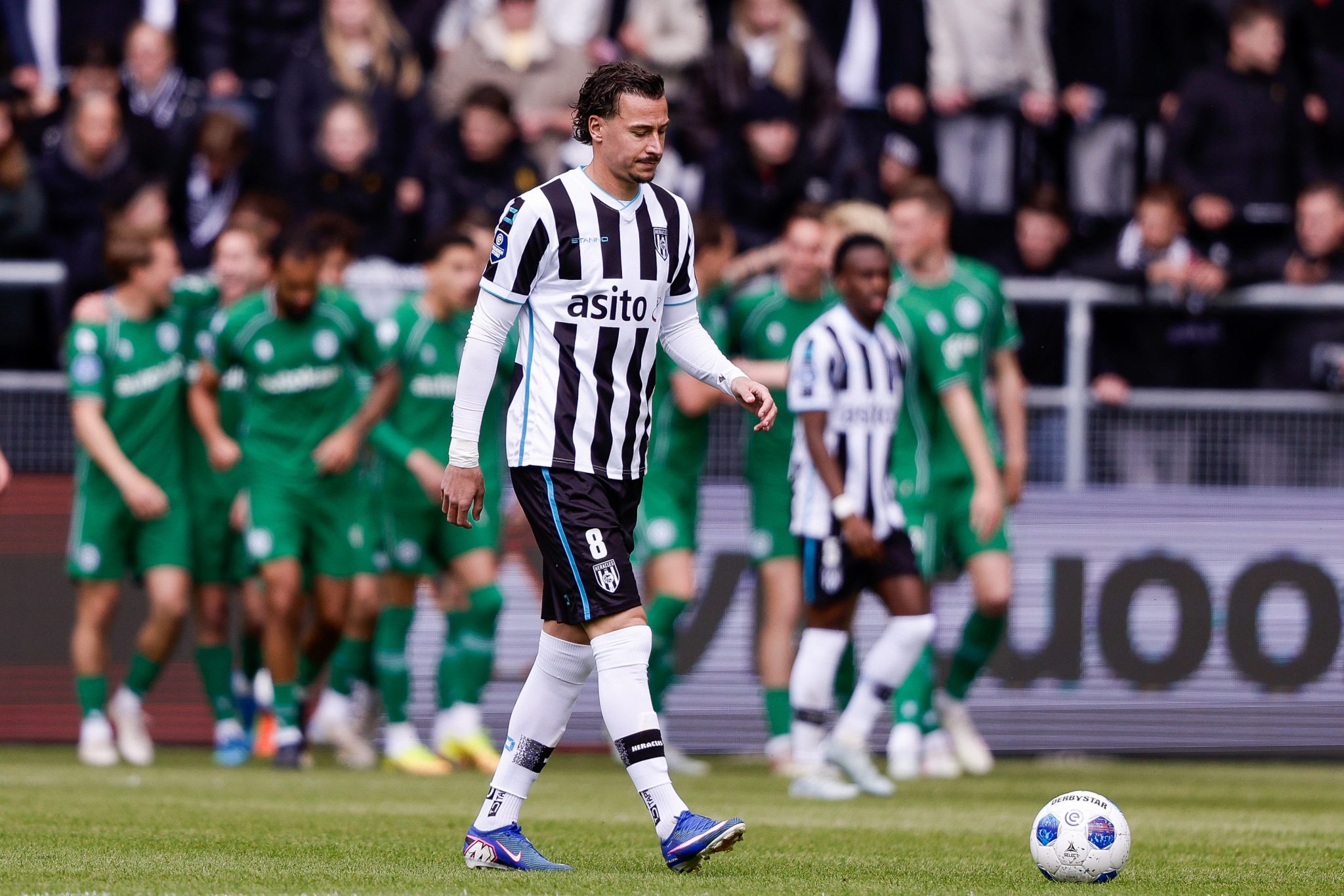 Heracles Almelo neemt met nederlaag afscheid van de VriendenLoterij Eredivisie
