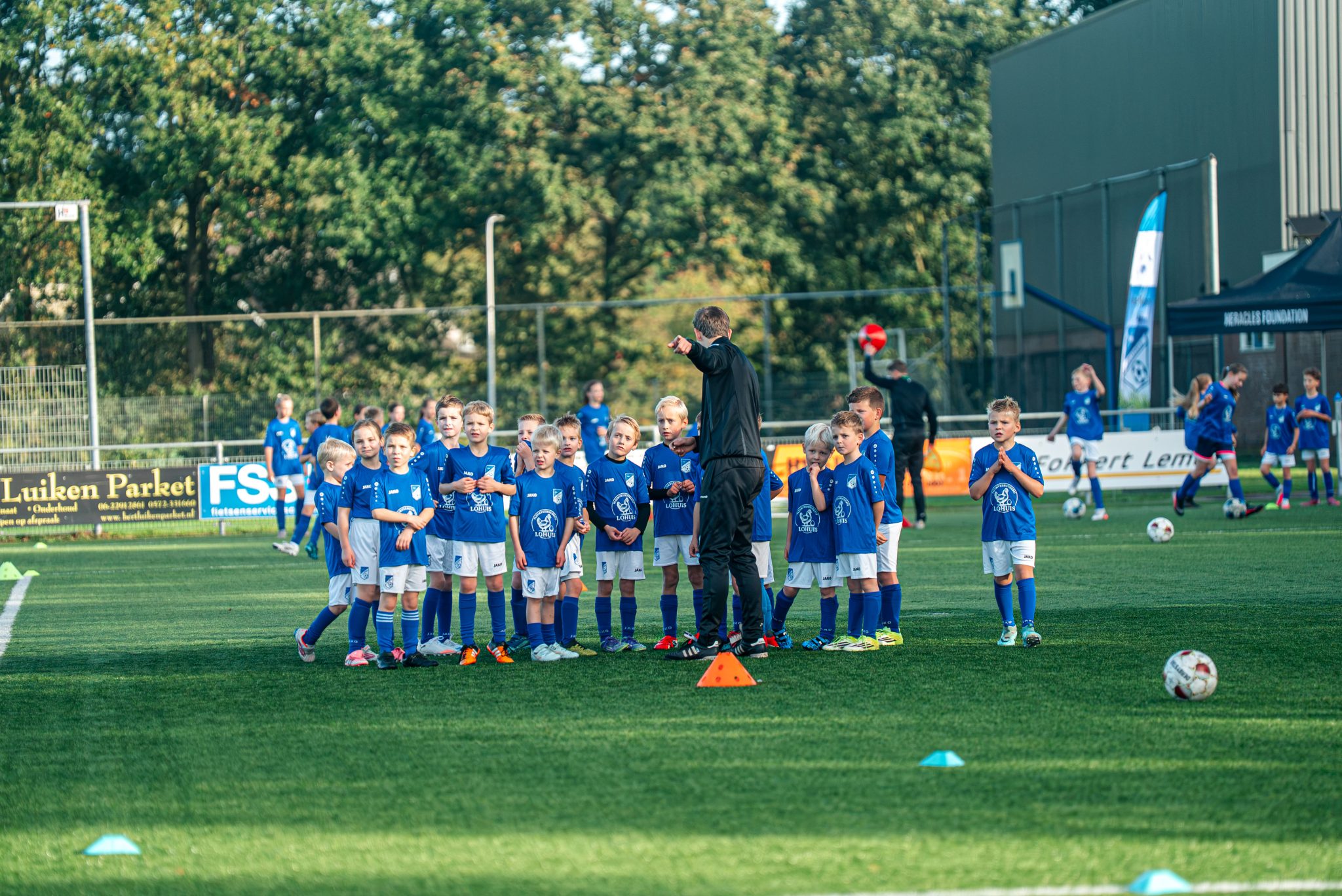 Bijna 200 deelnemers beleven geslaagde Heracles Voetbalclinic